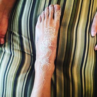 Troian Bellisario feet photo thumbnail