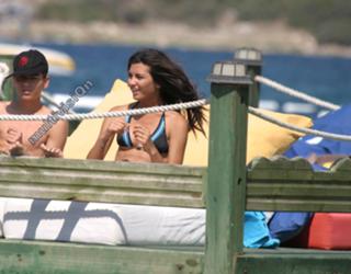 Tuba Büyüküstün feet photo thumbnail