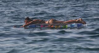 Tuba Büyüküstün feet photo thumbnail
