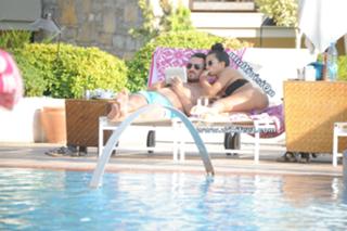 Tuba Büyüküstün feet photo thumbnail