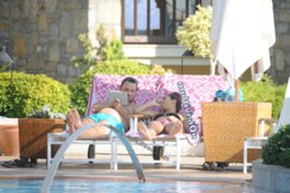 Tuba Büyüküstün feet photo thumbnail