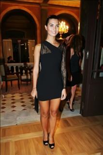 Tuba Büyüküstün feet photo thumbnail
