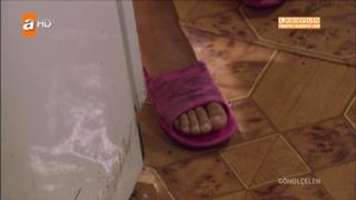 Tuba Büyüküstün feet photo thumbnail