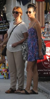 Tuba Büyüküstün feet photo thumbnail