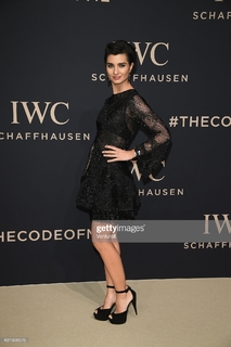 Tuba Büyüküstün feet photo thumbnail