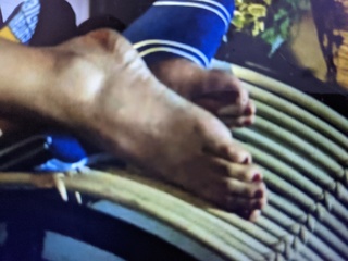 Tuba Büyüküstün feet photo thumbnail