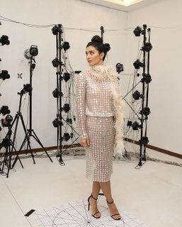 Tuba Büyüküstün feet photo thumbnail