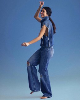 Tuba Büyüküstün feet photo thumbnail