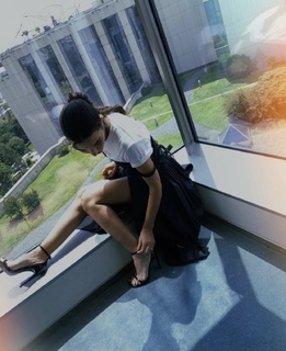 Tuba Büyüküstün feet photo thumbnail