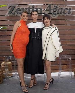 Tuba Büyüküstün feet photo thumbnail