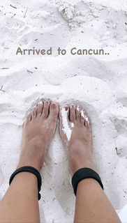 Tuba Büyüküstün feet photo thumbnail