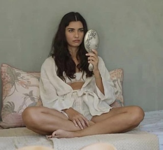 Tuba Büyüküstün feet photo thumbnail