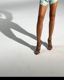 Tuba Büyüküstün feet photo thumbnail