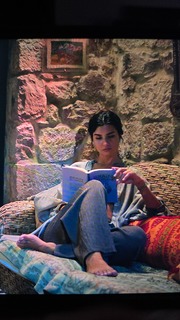Tuba Büyüküstün feet photo thumbnail