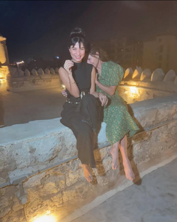 Tuba Büyüküstün feet photo thumbnail