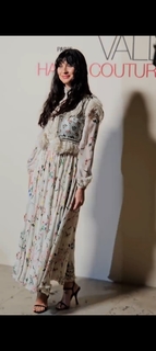 Tuba Büyüküstün feet photo thumbnail