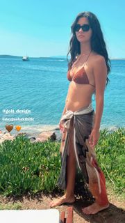 Tuba Büyüküstün feet photo thumbnail