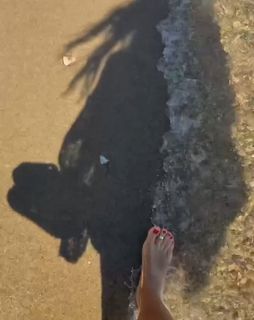 Tuba Büyüküstün feet photo thumbnail