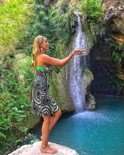 Tugba Özay feet photo 2