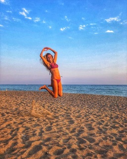 Tugba Özay feet photo 4