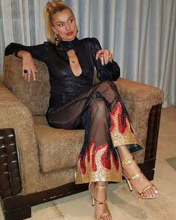 Tugba Özay feet photo 9