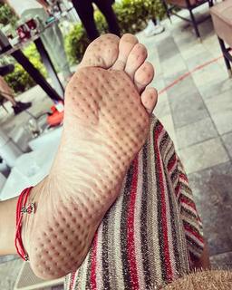 Tugba Özay feet photo 10