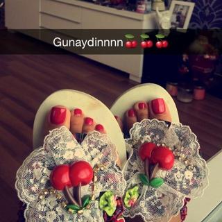 Tugce Ozbudak feet photo thumbnail