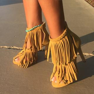 Tugce Ozbudak feet photo thumbnail