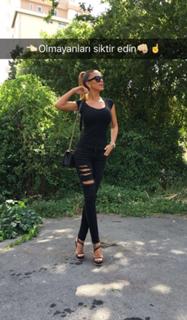 Tugce Ozbudak feet photo thumbnail