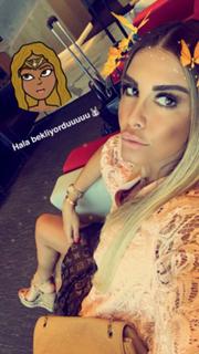 Tugce Ozbudak feet photo thumbnail