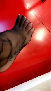 Tugce Ozbudak feet photo thumbnail