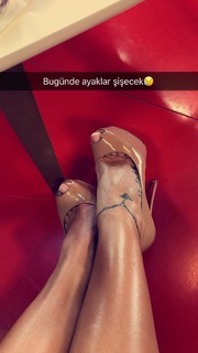 Tugce Ozbudak feet photo thumbnail