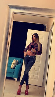 Tugce Ozbudak feet photo thumbnail