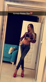 Tugce Ozbudak feet photo thumbnail