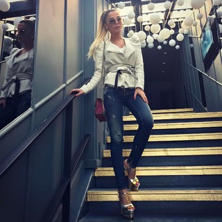 Tugce Ozbudak feet photo thumbnail