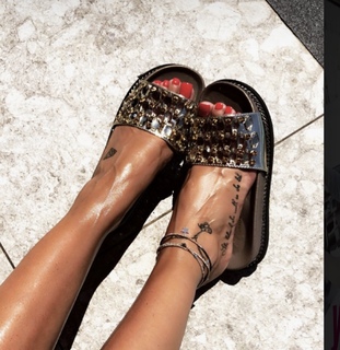 Tugce Ozbudak feet photo thumbnail