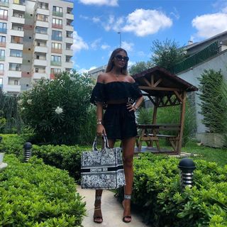 Tugce Ozbudak feet photo thumbnail