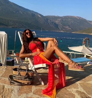 Tugce Ozbudak feet photo thumbnail