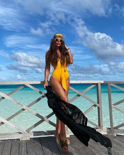 Tugce Ozbudak feet photo thumbnail