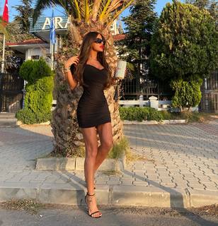 Tugce Ozbudak feet photo thumbnail