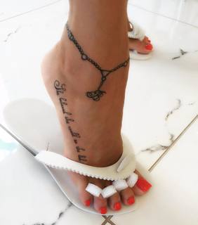 Tugce Ozbudak feet photo thumbnail