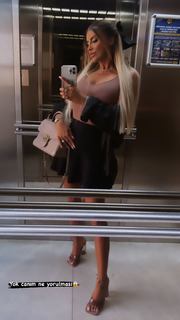 Tugce Ozbudak feet photo thumbnail