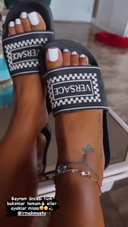 Tugce Ozbudak feet photo thumbnail