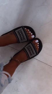 Tugce Ozbudak feet photo thumbnail
