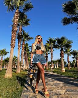 Tugce Ozbudak feet photo thumbnail