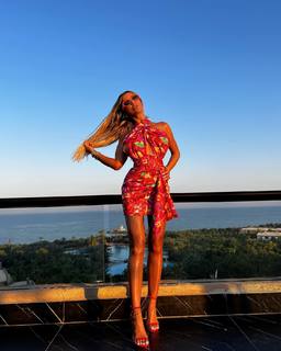 Tugce Ozbudak feet photo thumbnail