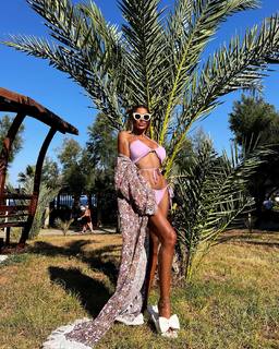 Tugce Ozbudak feet photo thumbnail