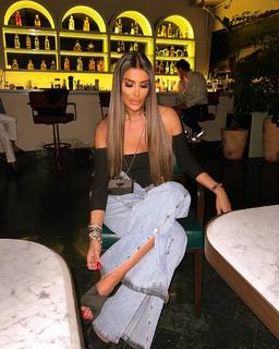 Tugce Ozbudak feet photo thumbnail