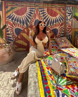 Tugce Ozbudak feet photo thumbnail