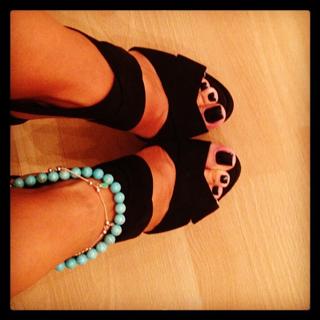 Tugce Ozbudak feet photo thumbnail